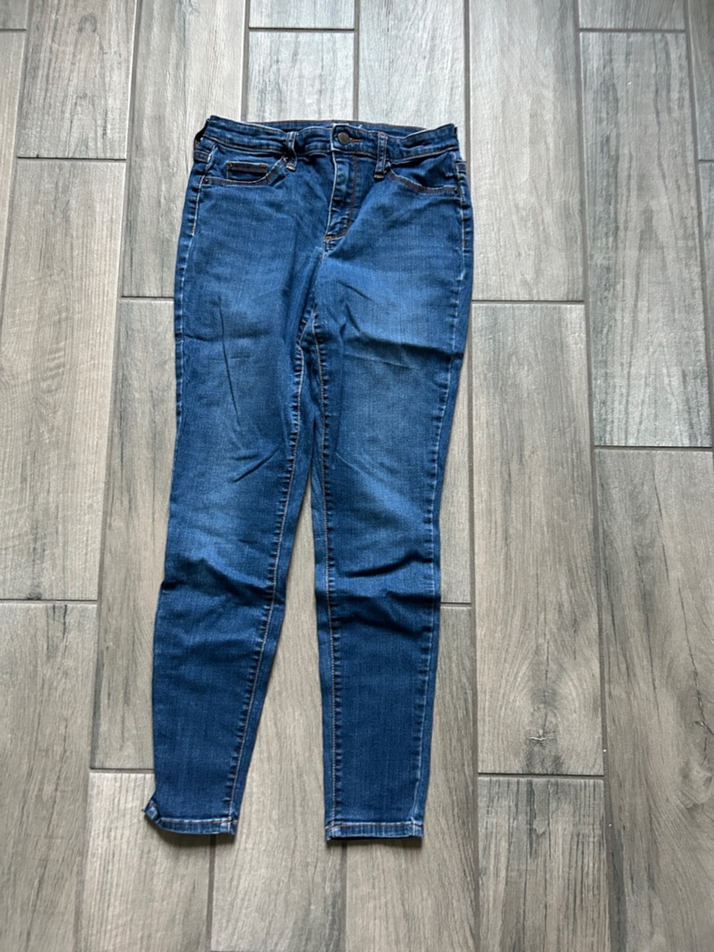 Universal Thread Women's Skinny Jeans in Dark Blue Wash